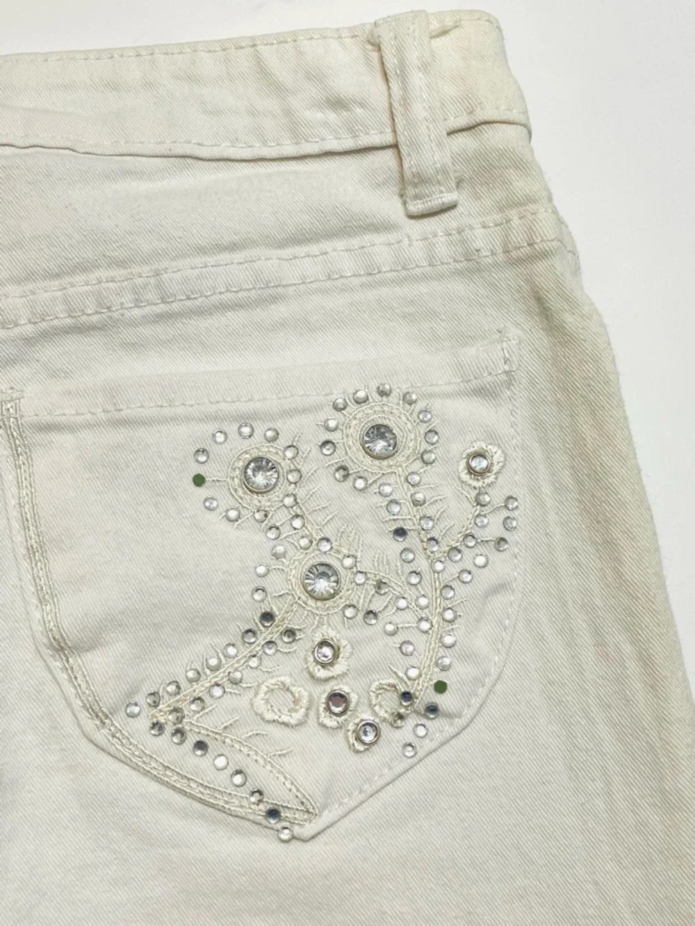 Vintage Y2K Daniel Embroidered Cropped Leg White Jeans Size 6